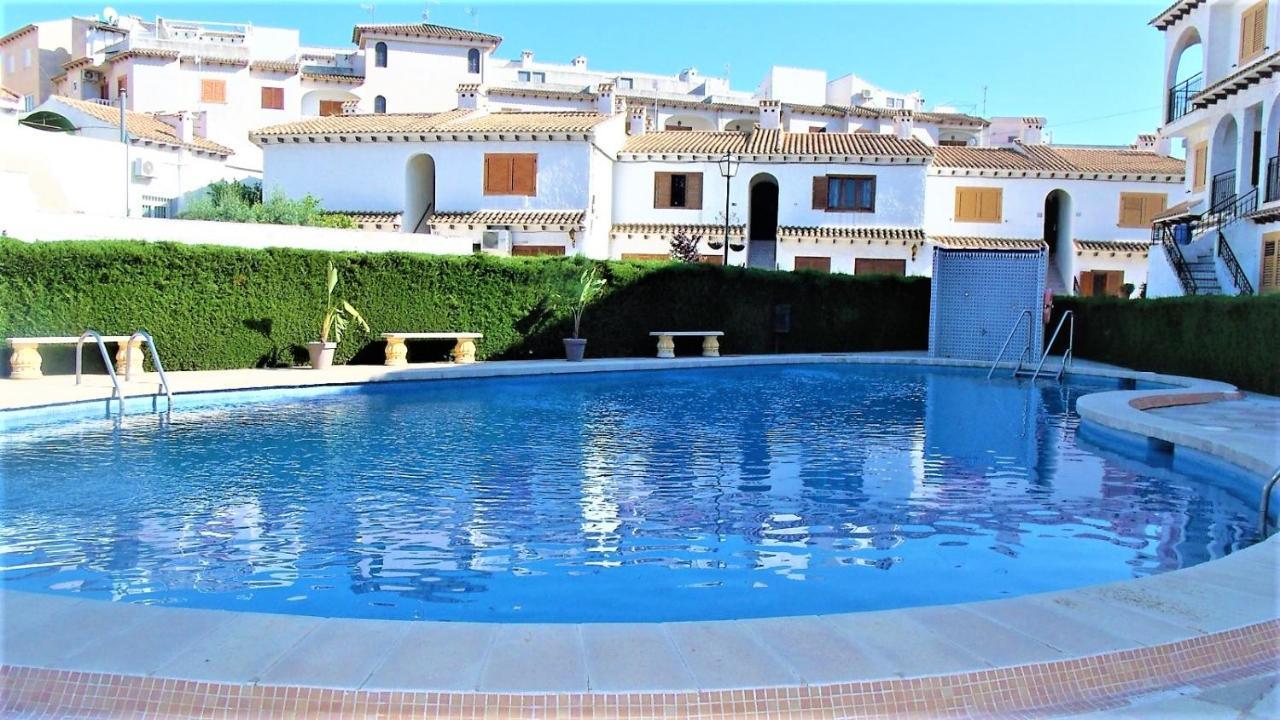 Cosy Bungalow Near Beach Torrevieja Exterior foto